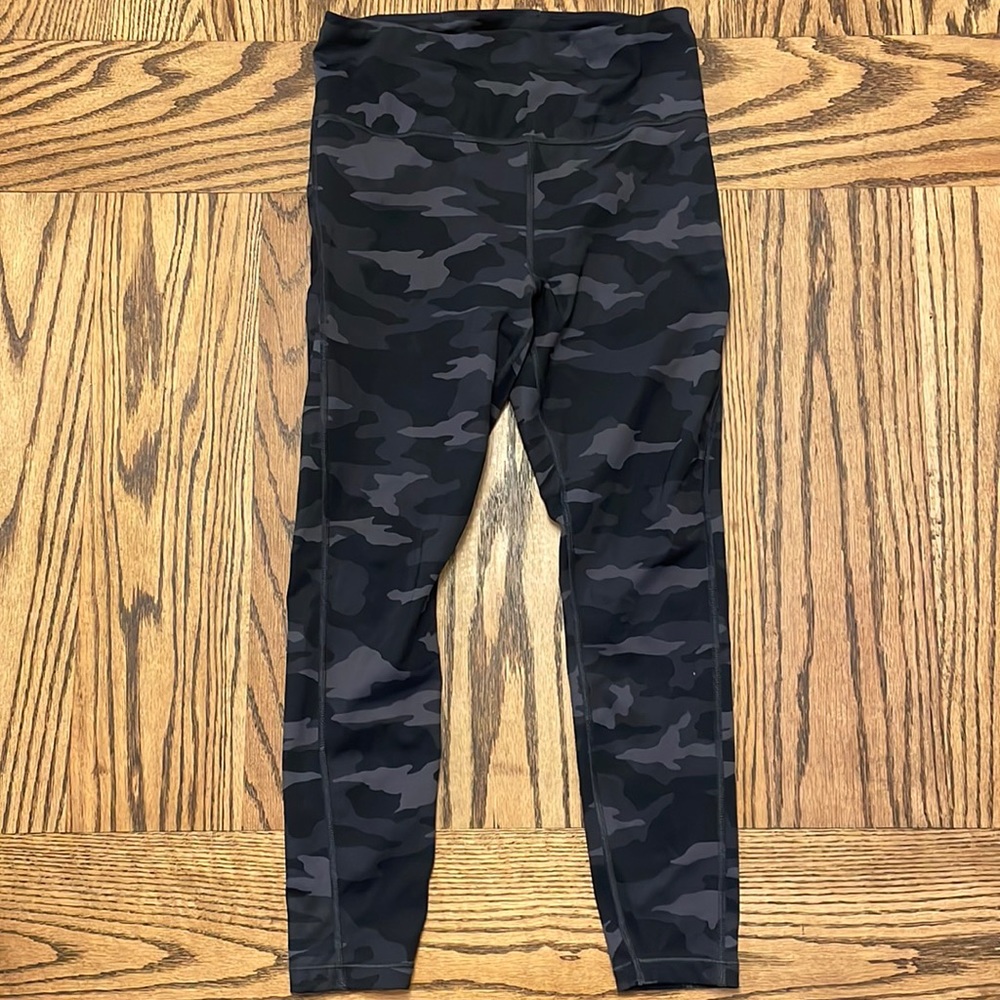 Athleta Ultimate 7/8 Tight - Black Camo